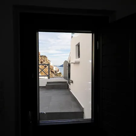 White Side Oia (Santorini)