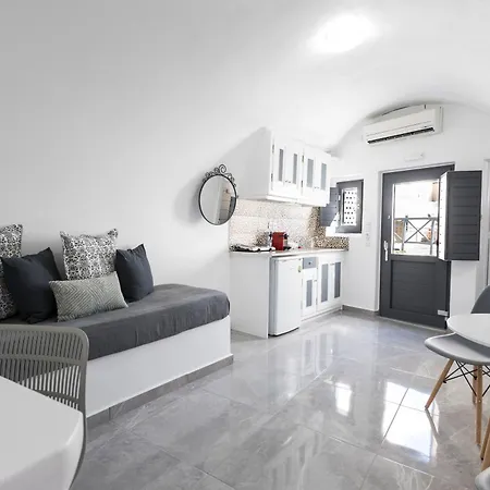 White Side Oia (Santorini)