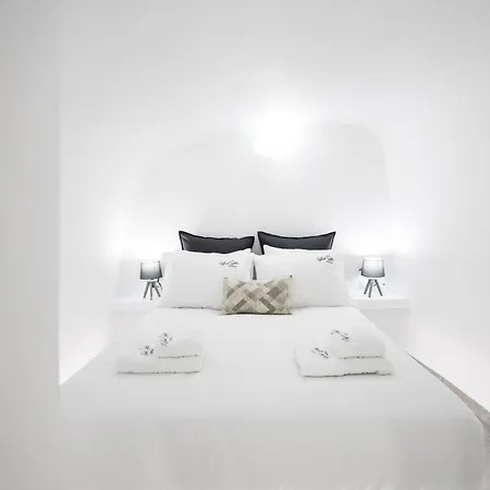 White Side Oia (Santorini)