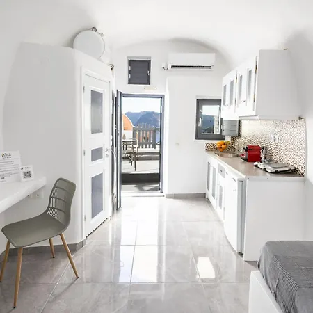 White Side Apartment Oia (Santorini)