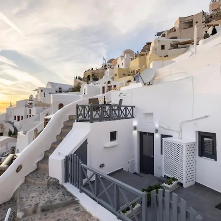 White Side Apartment Oia (Santorini)