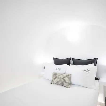 White Side Oia (Santorini)