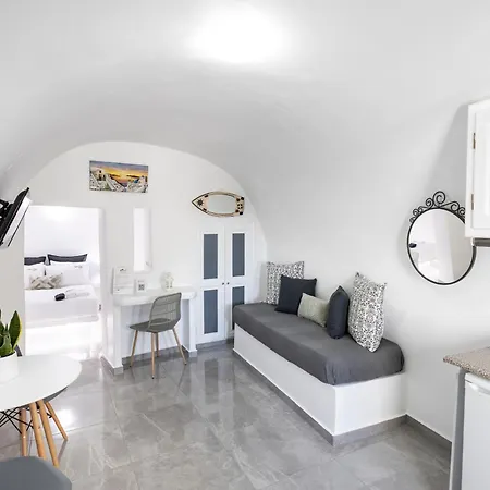 White Side Apartment *