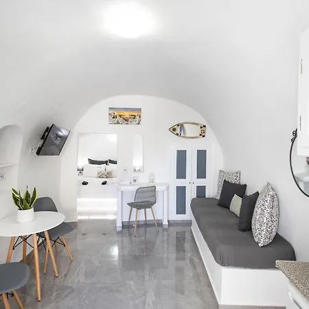 White Side Apartment Oia (Santorini)