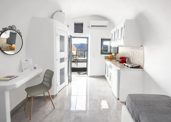 White Side Daire Oia