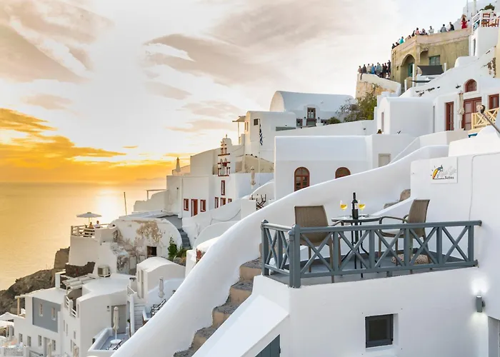 Daire White Side Oia