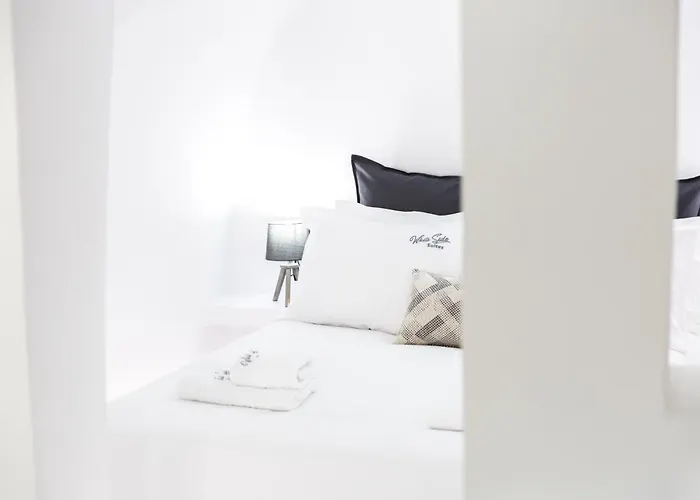 Daire White Side Oia